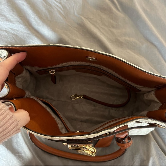 🤎 Michael Kors Satchel 🤎 - Picture 5 of 11